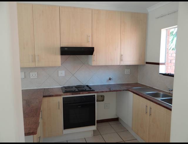 2 BEDROOM SIMPLEX FOR SALE IN MOOIKLOOF RIDGE